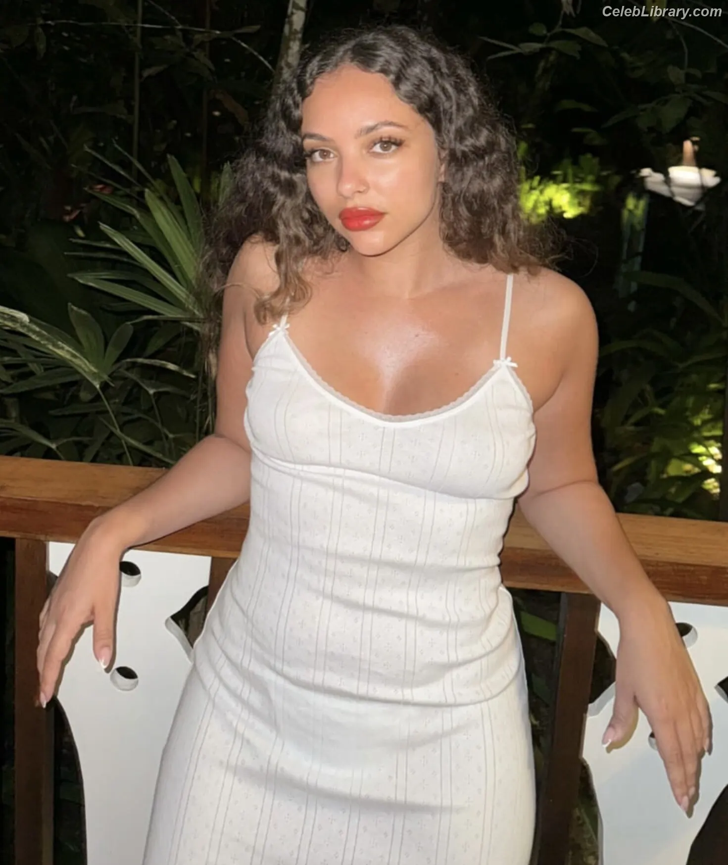 Jade Thirlwall photo 10 of 475