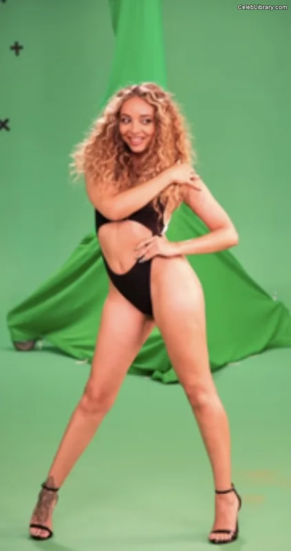 Jade Thirlwall photo 1 of 476