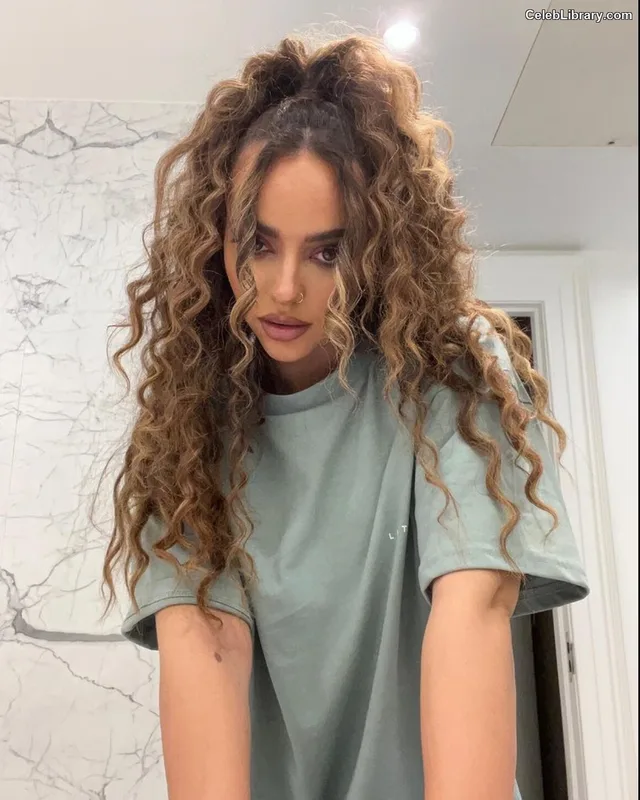 Jade Thirlwall photo 3 of 476