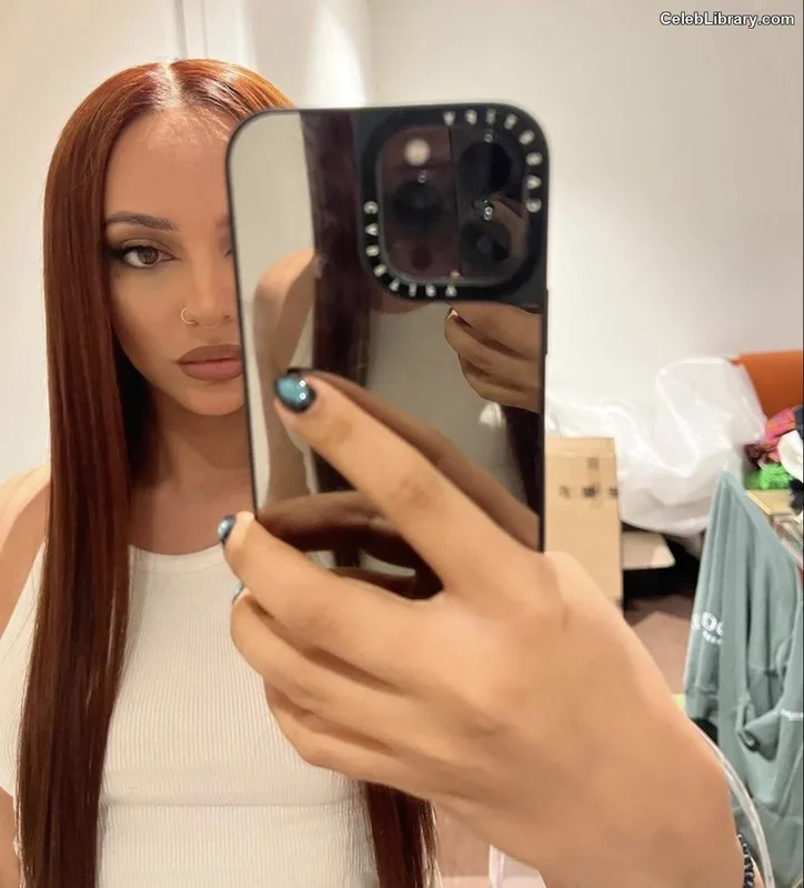 Jade Thirlwall photo 23 of 476