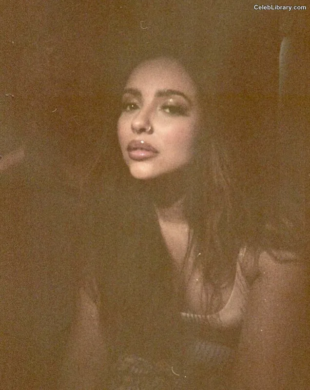 Jade Thirlwall photo 2 of 476