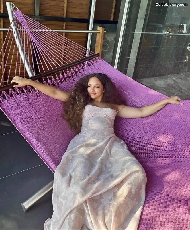 Jade Thirlwall photo 8 of 476
