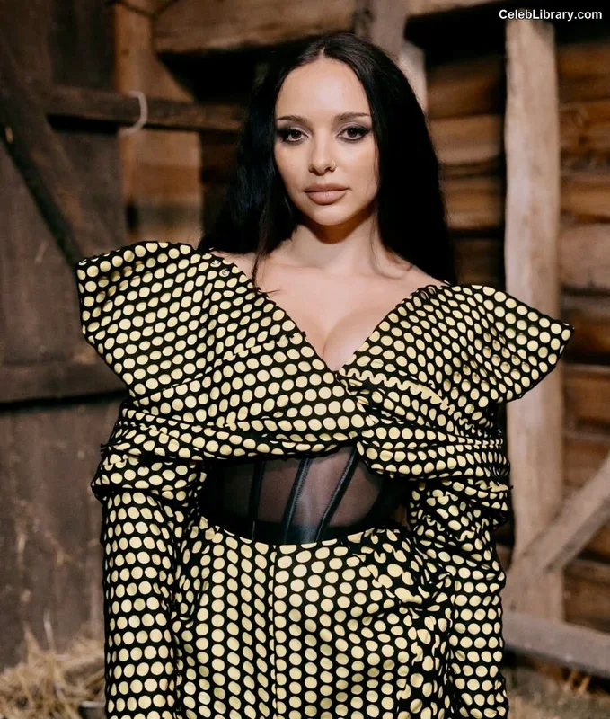 Jade Thirlwall photo 2 of 476