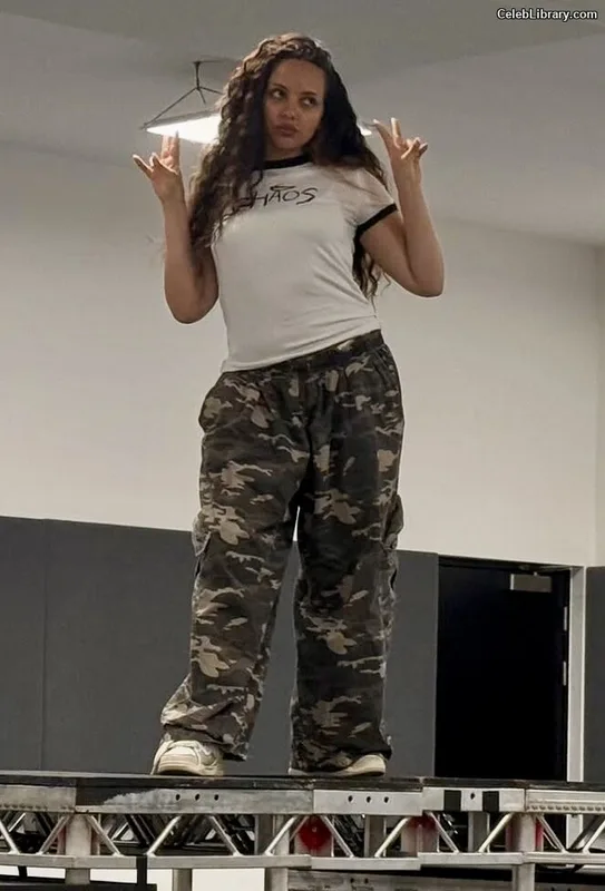 Jade Thirlwall photo 9 of 476