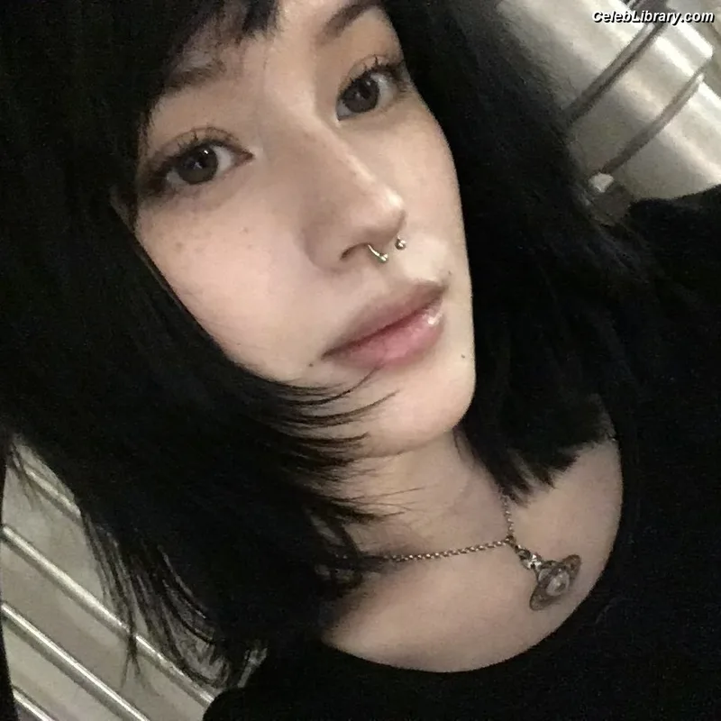 JadeyAnh photo 4 of 941