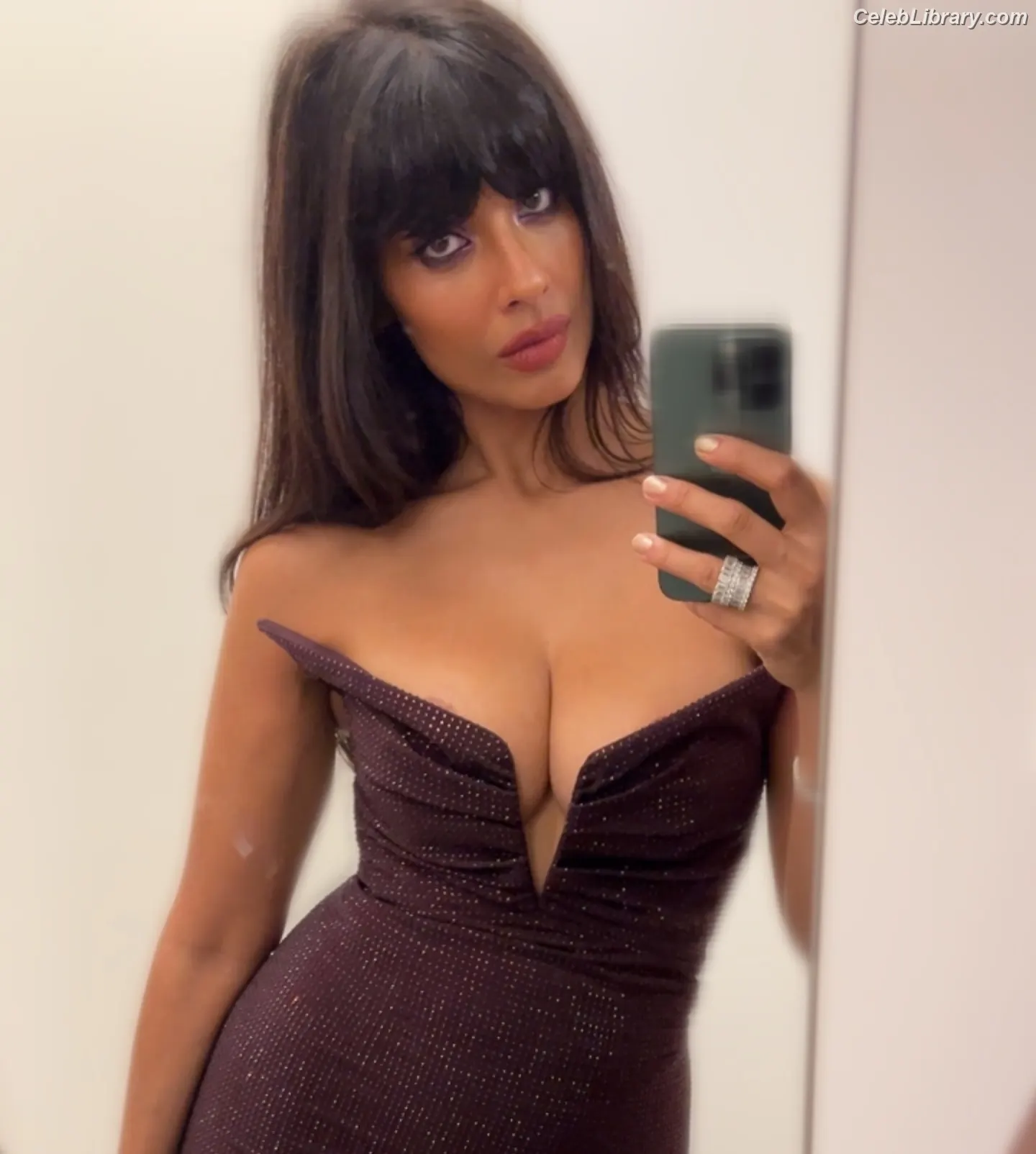 Jameela Jamil photo 17 of 282