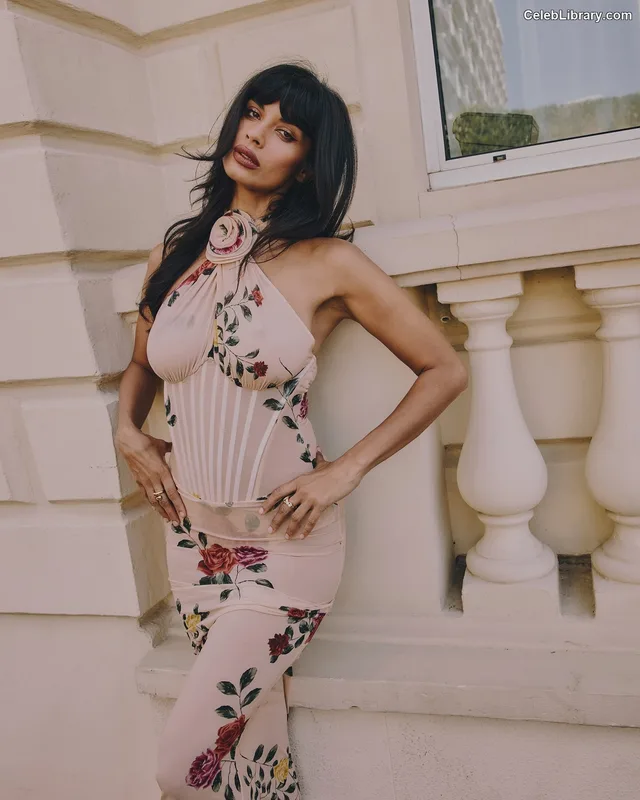 Jameela Jamil photo 4 of 283