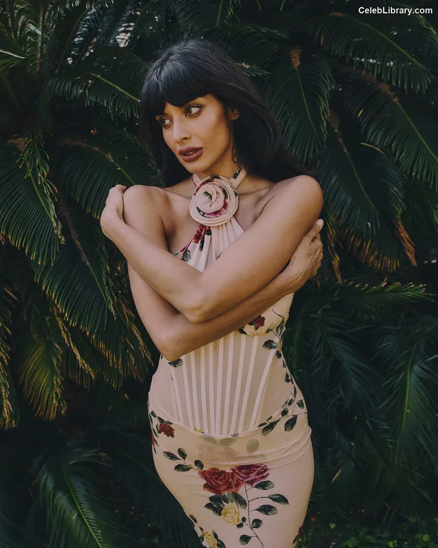 Jameela Jamil photo 5 of 283