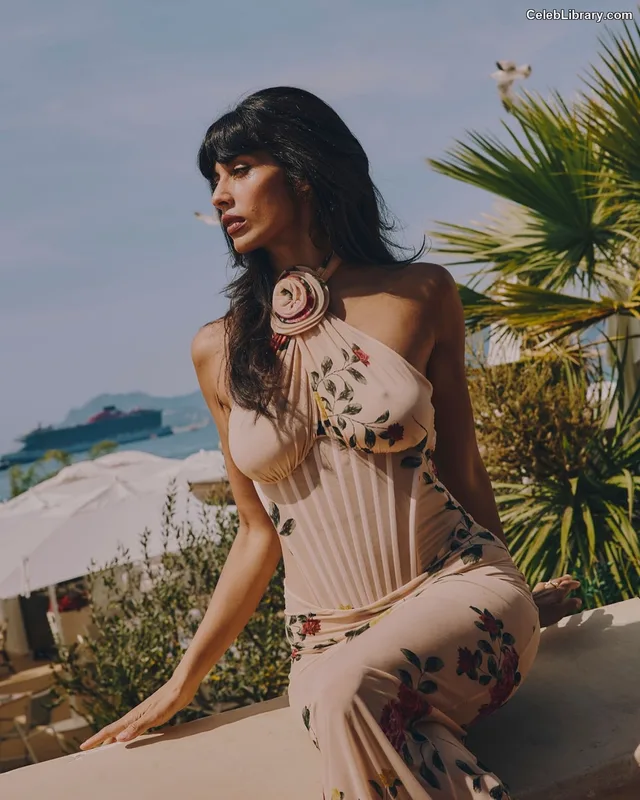 Jameela Jamil photo 7 of 283