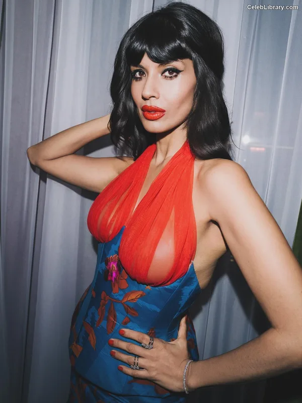 Jameela Jamil photo 14 of 283