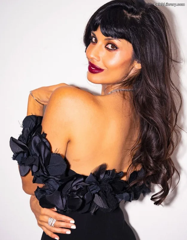 Jameela Jamil photo 22 of 283