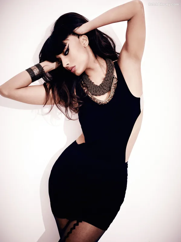 Jameela Jamil photo 17 of 283