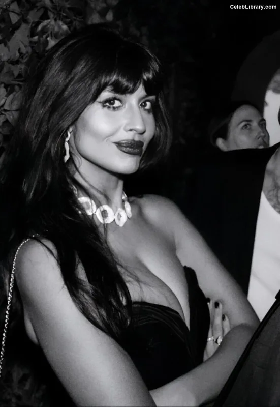 Jameela Jamil photo 13 of 283