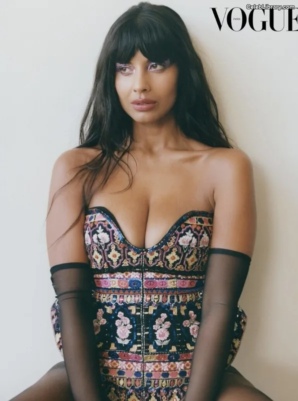 Jameela Jamil photo 14 of 283
