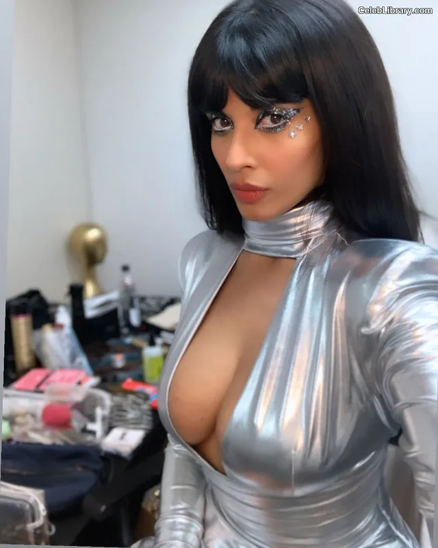 Jameela Jamil photo 1 of 283