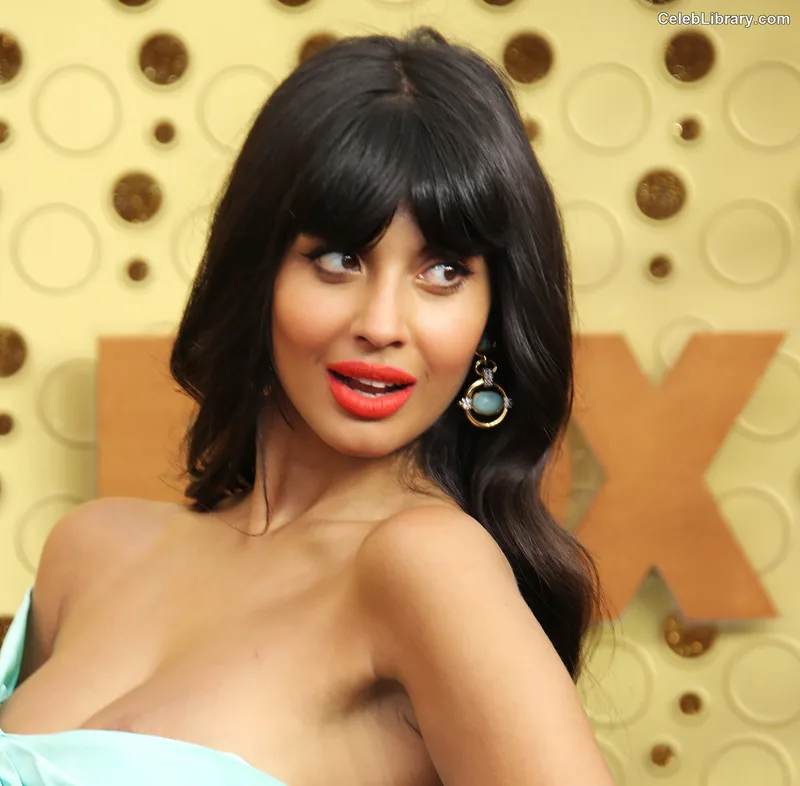 Jameela Jamil photo 4 of 283