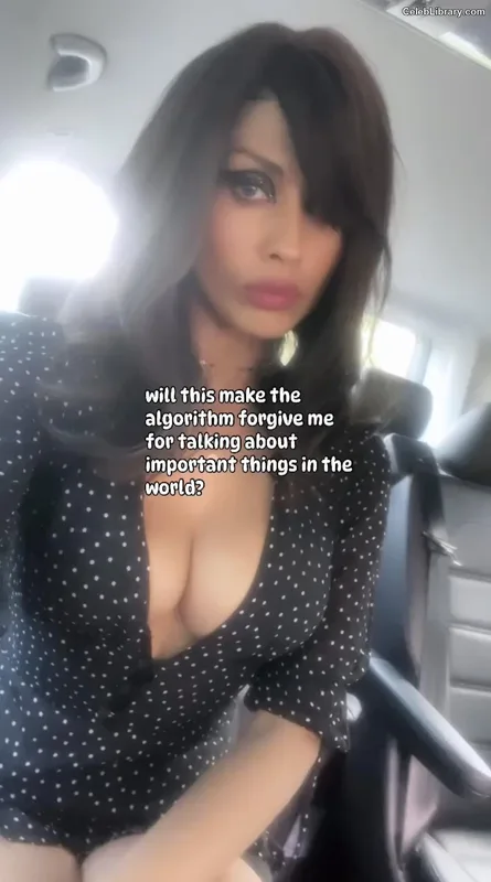 Jameela Jamil photo 7 of 283