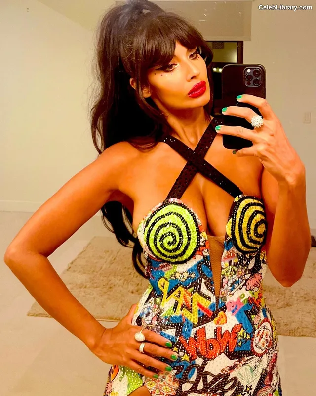 Jameela Jamil photo 3 of 283