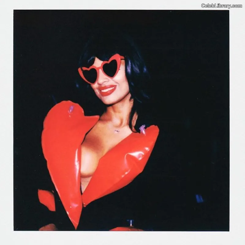 Jameela Jamil photo 4 of 283