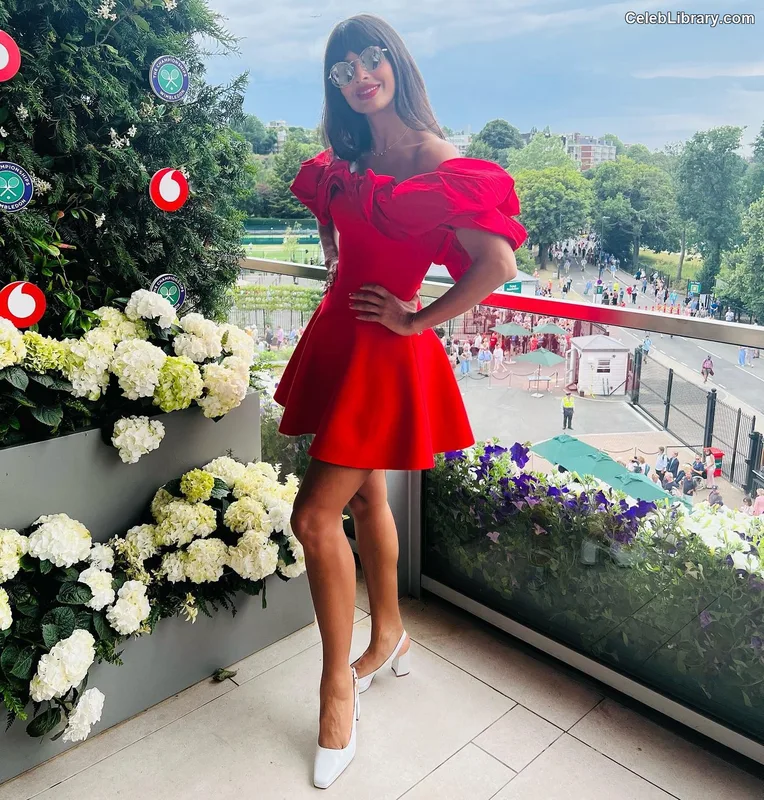 Jameela Jamil photo 6 of 283
