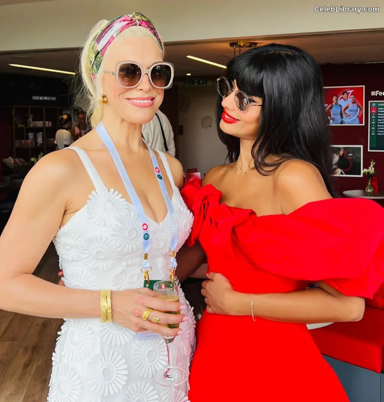 Jameela Jamil photo 7 of 283