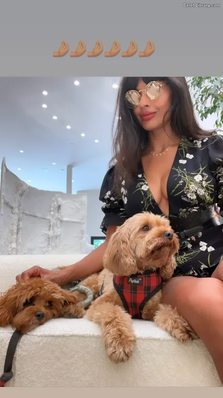 Jameela Jamil photo 15 of 283
