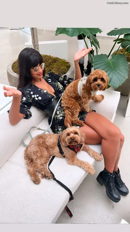 Jameela Jamil photo 16 of 283