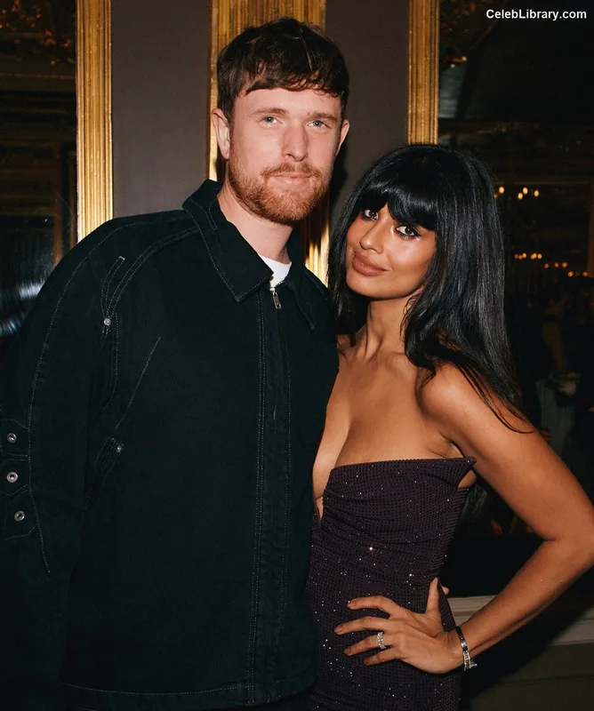 Jameela Jamil photo 9 of 283