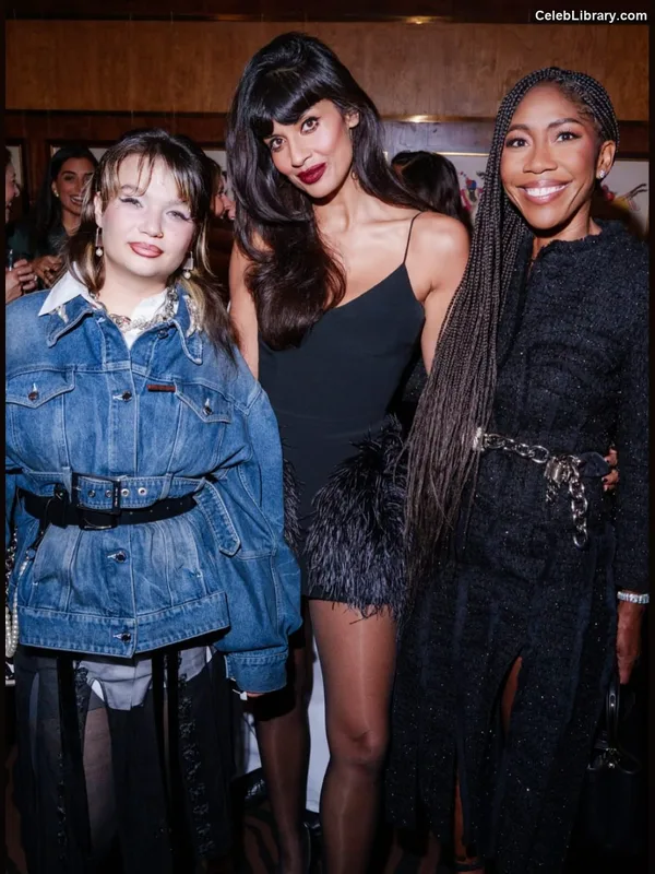 Jameela Jamil photo 11 of 283
