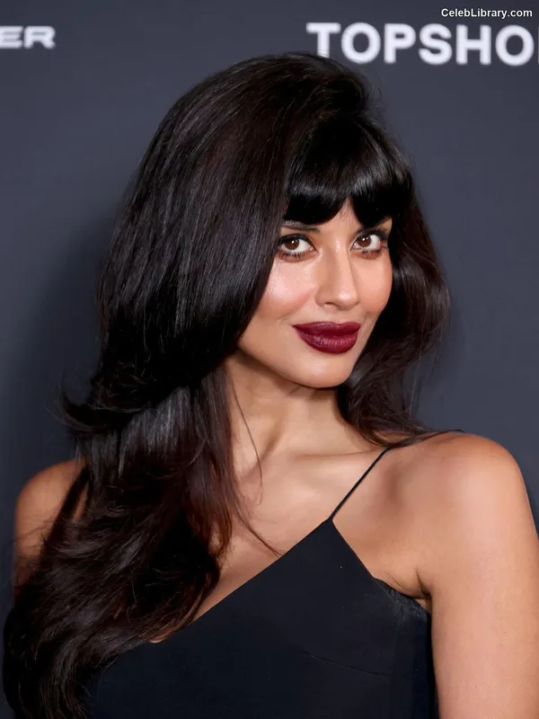 Jameela Jamil photo 13 of 283