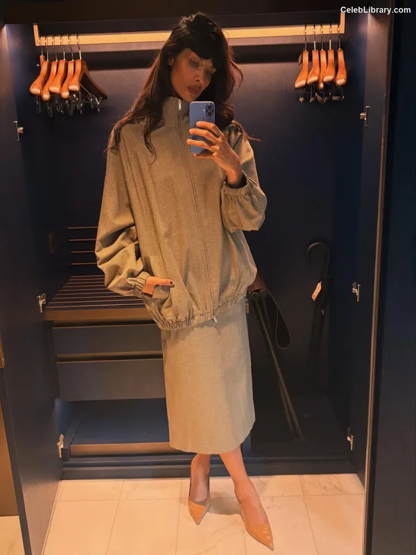 Jameela Jamil photo 22 of 283