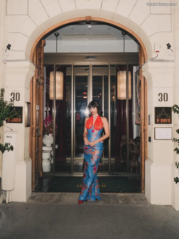 Jameela Jamil photo 24 of 283