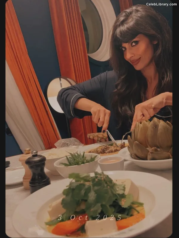 Jameela Jamil photo 3 of 283