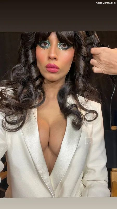 Jameela Jamil photo 7 of 283