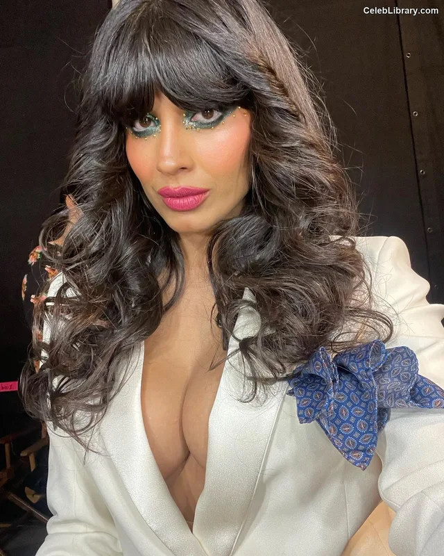 Jameela Jamil photo 8 of 283