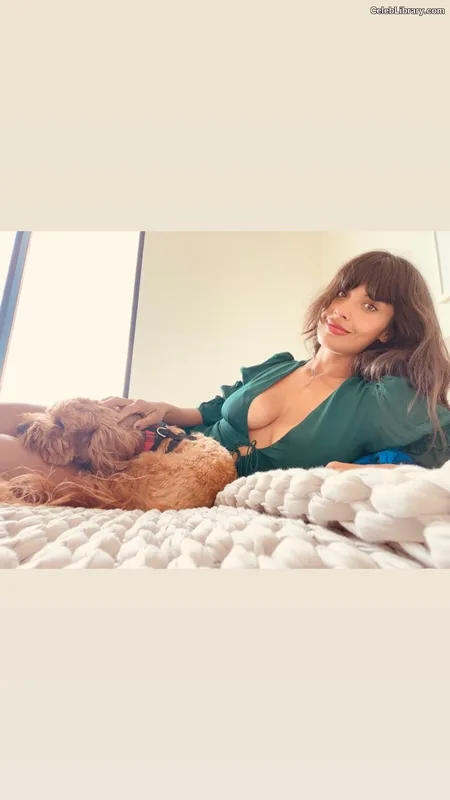 Jameela Jamil photo 12 of 283