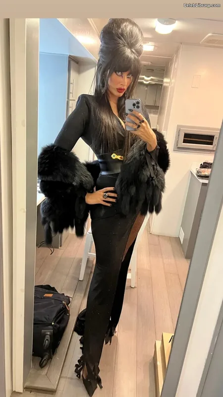 Jameela Jamil photo 16 of 283
