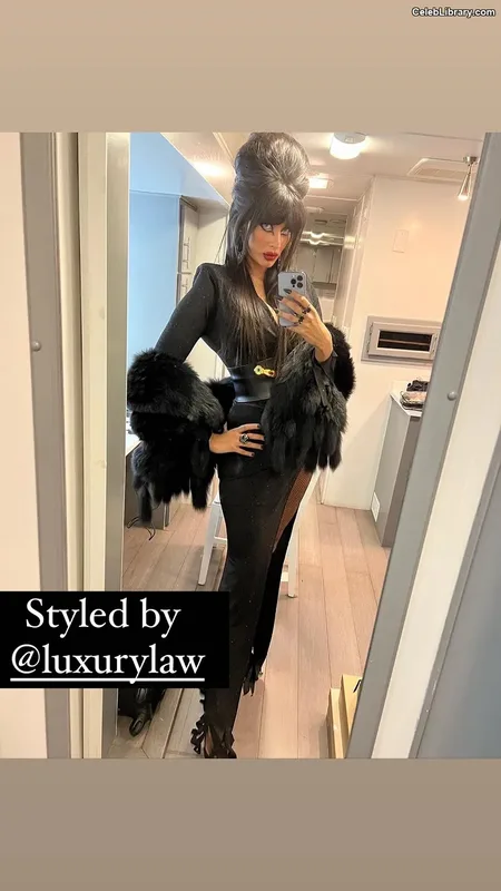 Jameela Jamil photo 19 of 283