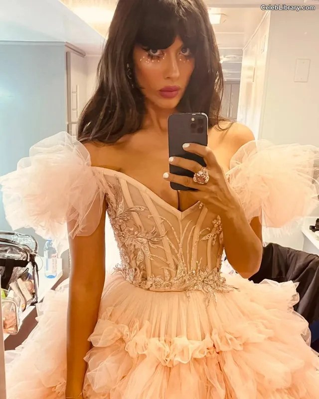 Jameela Jamil photo 10 of 283