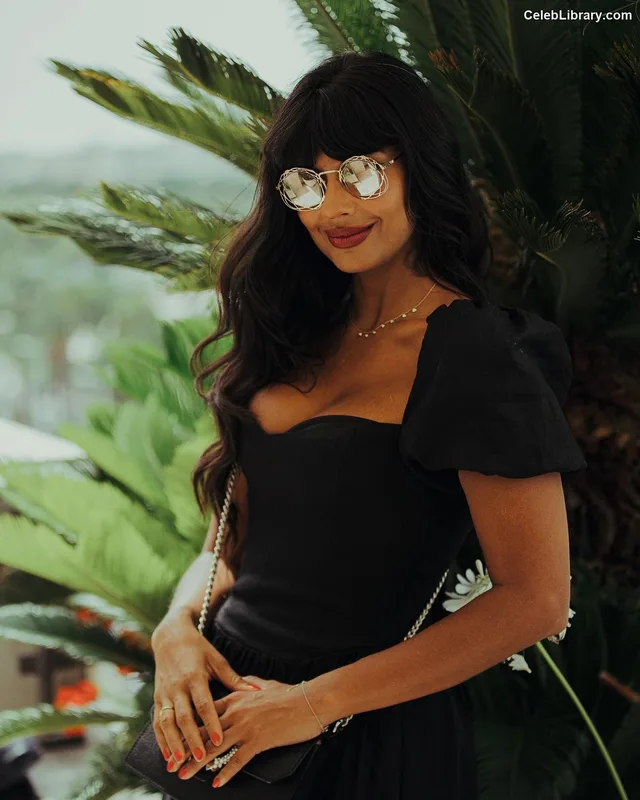Jameela Jamil photo 3 of 283