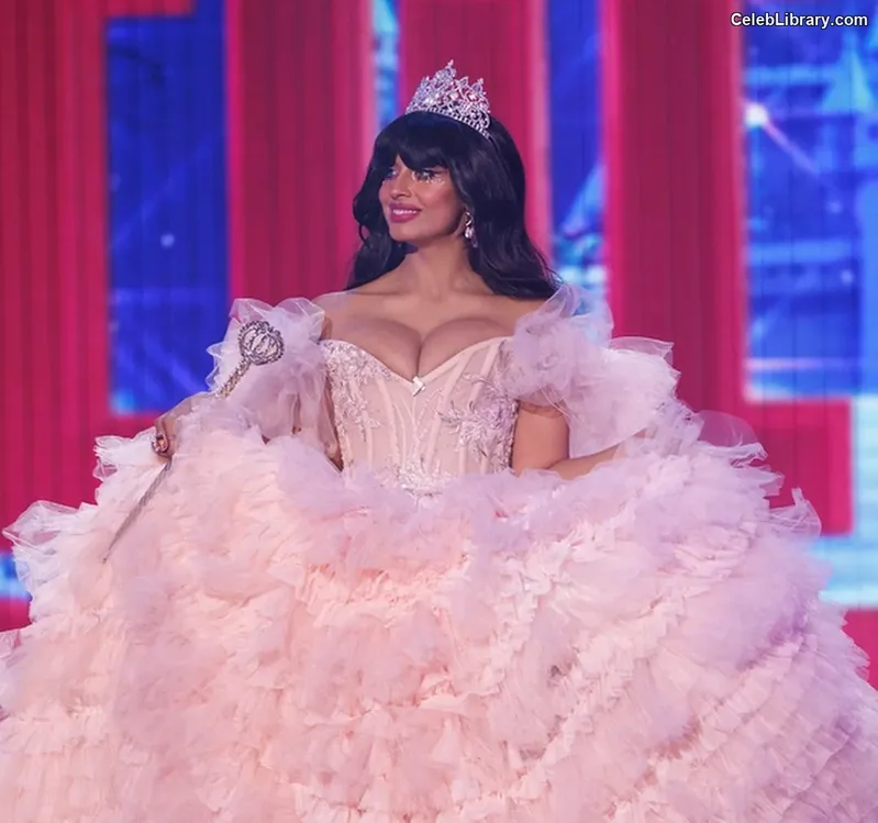 Jameela Jamil photo 21 of 283