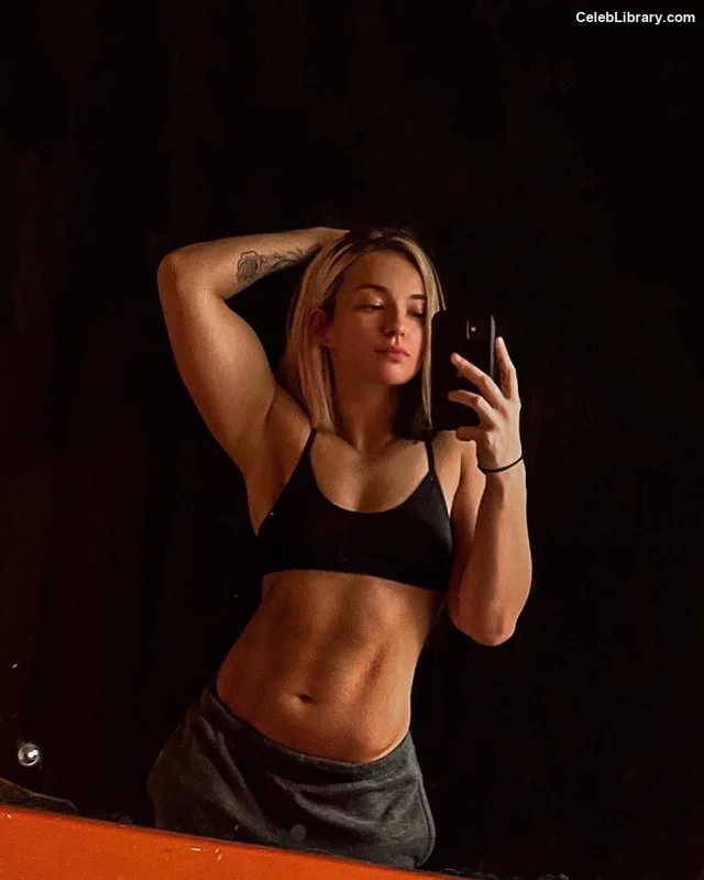 Jamie Hayter photo 4 of 432