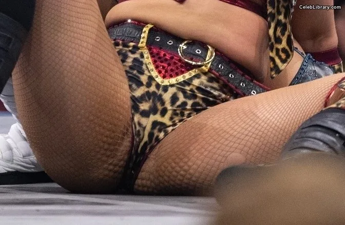 Jamie Hayter photo 14 of 432
