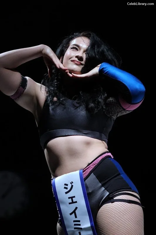 Jamie Hayter photo 4 of 432