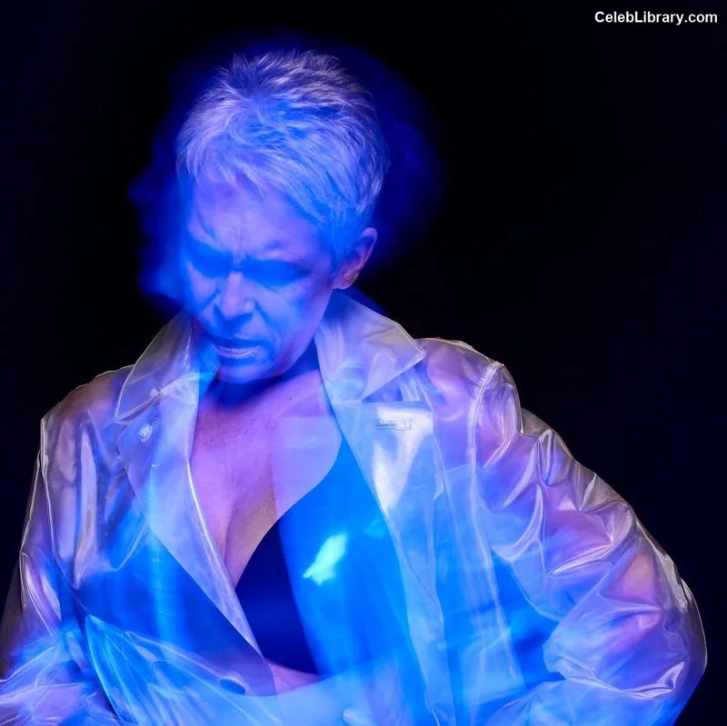 Jamie Lee Curtis photo 8 of 187
