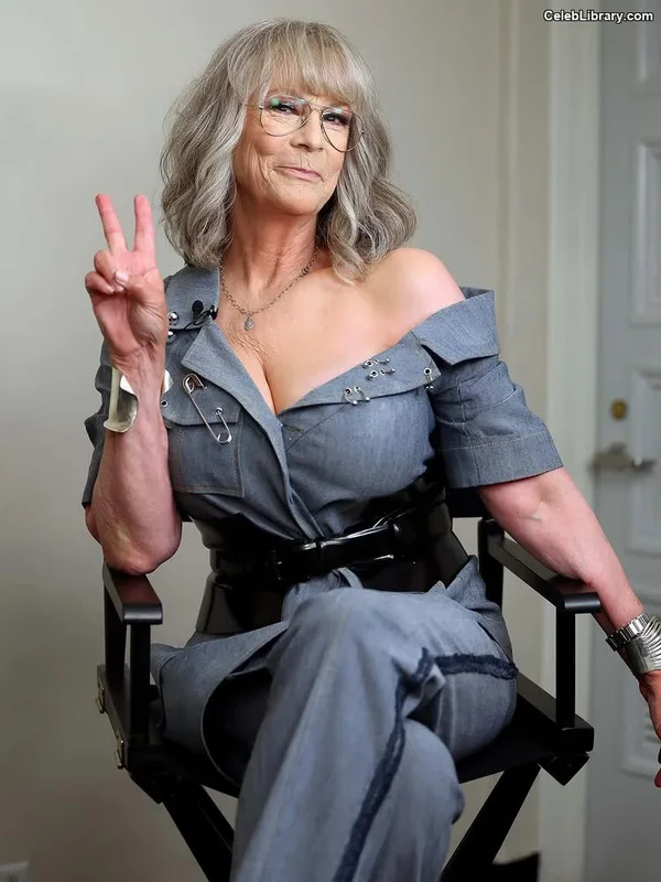 Jamie Lee Curtis photo 3 of 187