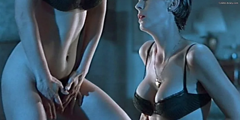 Jamie Lee Curtis photo 8 of 187