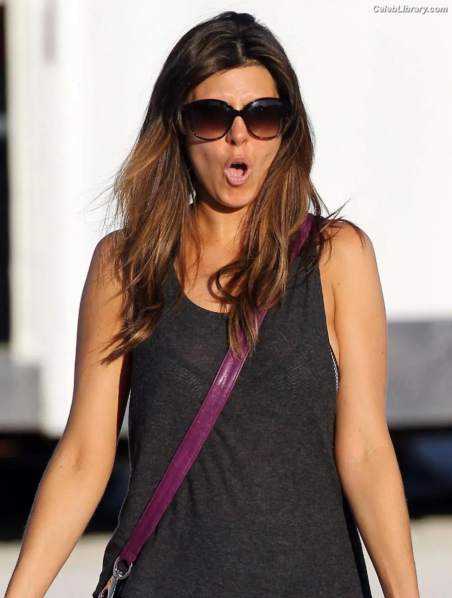 Jamie-Lynn Sigler photo 18 of 156