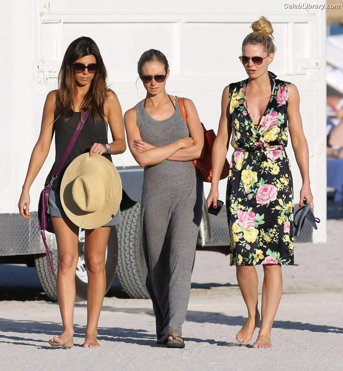 Jamie-Lynn Sigler photo 14 of 156
