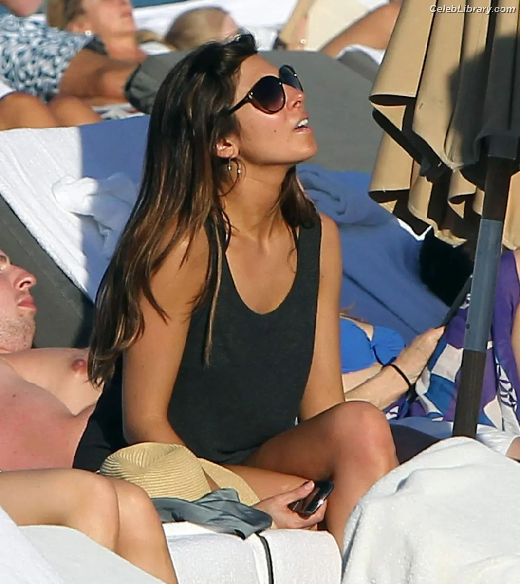 Jamie-Lynn Sigler photo 24 of 156